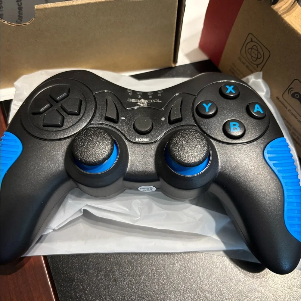 Be on cool Wireless Gaming Controller - Black and Blue